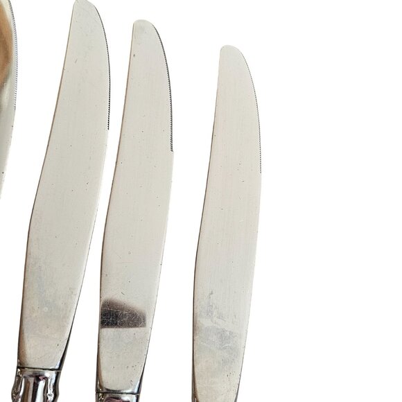 4 Oneida Deluxe Mozart Dinner Knife scalloped edge baroque scrolls 80s vtg stain - Picture 4 of 9